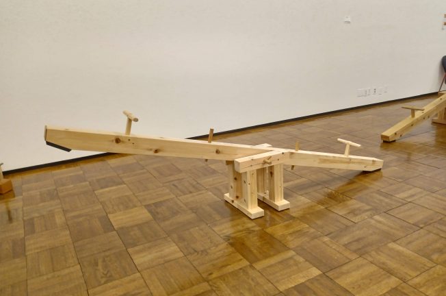 組み立て式木製遊具「ツギタシーソー」